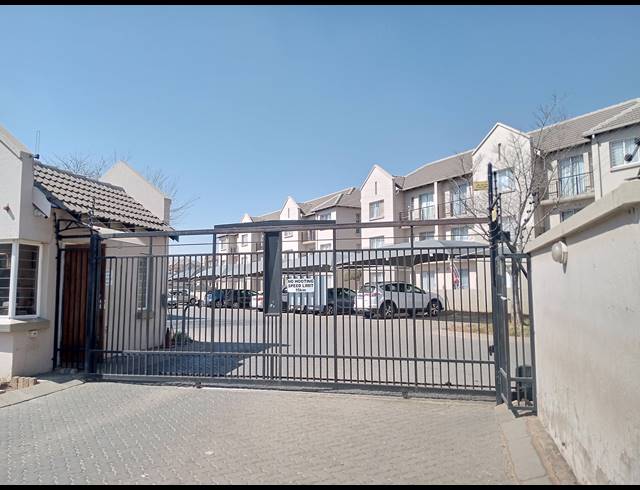 2 BEDROOM SECTIONAL TITLE FOR SALE IN KLIPPOORTJE